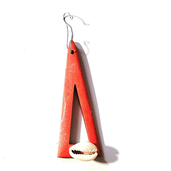 HAPPY HOLIDAYS New (2) Handcrafted Wood Ornaments! Genuine Cowries. Unisex Items - Picture 3 of 5